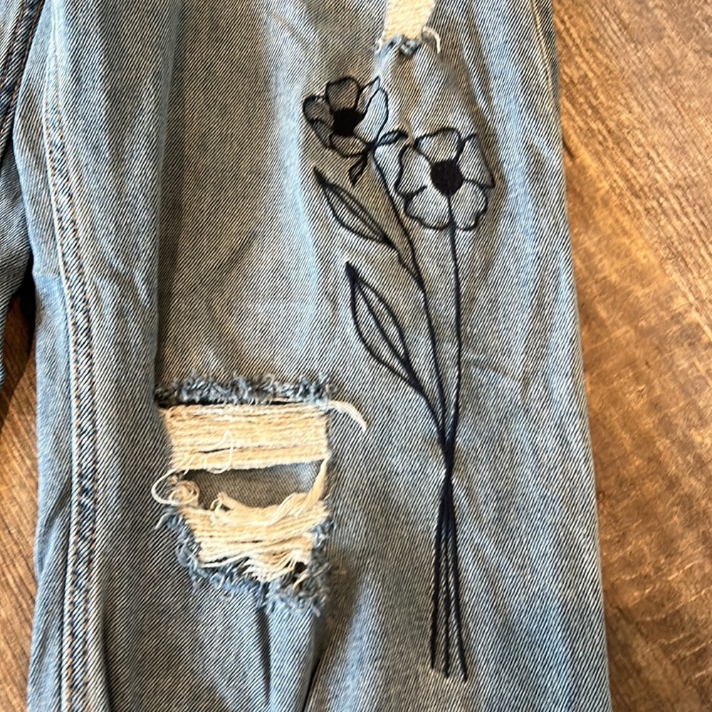Hollister Ultra High Rise Dad Jean Size 9R - Picture 2 of 6